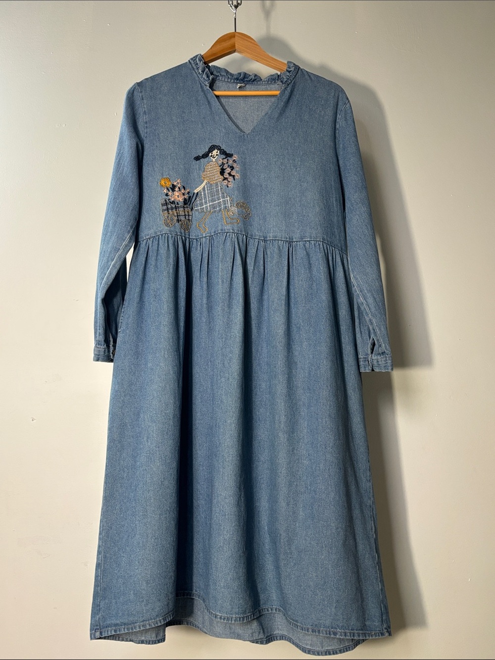 Vintage Denim Long Sleeve Dress with Embroidered Chest Size L/XL Pockets!